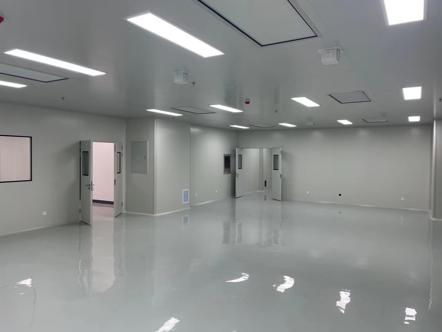 無塵車間設(shè)計(jì)要考慮哪些問題?需要注意哪些方面?